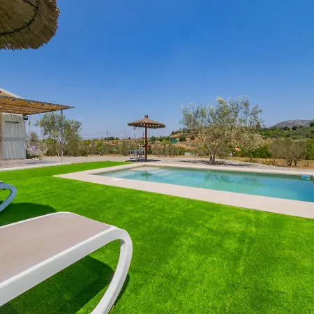Holiday home Cubo's Greenlife Loft Total Privacy Pool *