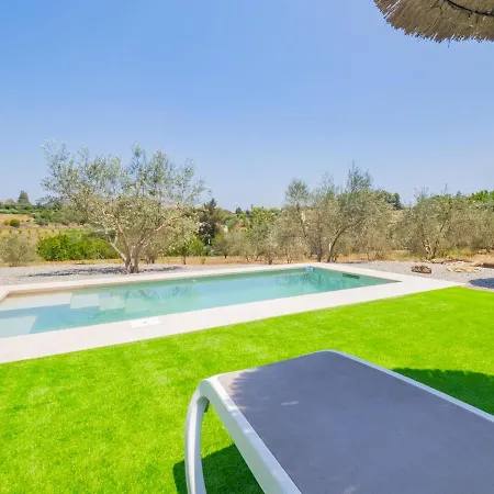 Holiday home Cubo's Greenlife Loft Total Privacy Pool