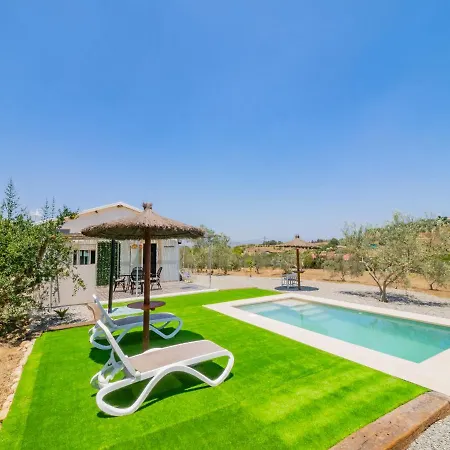 Holiday home Cubo's Greenlife Loft Total Privacy Pool *